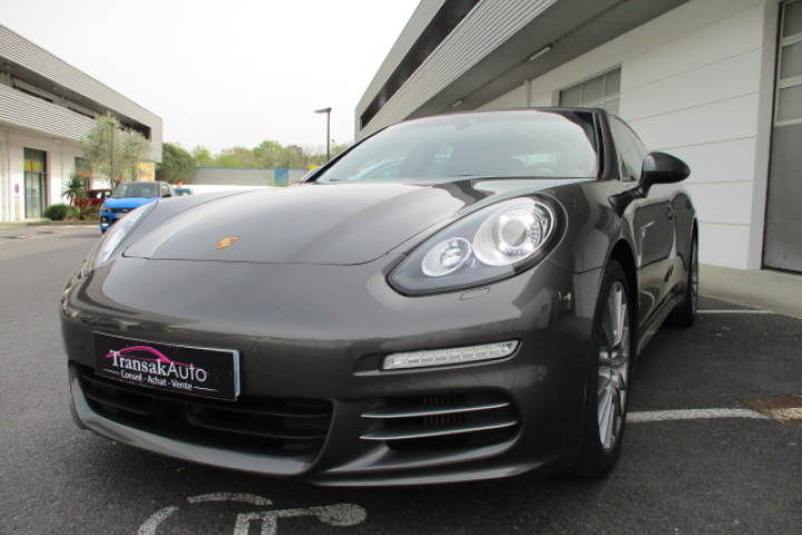 PORSCHE PANAMERA